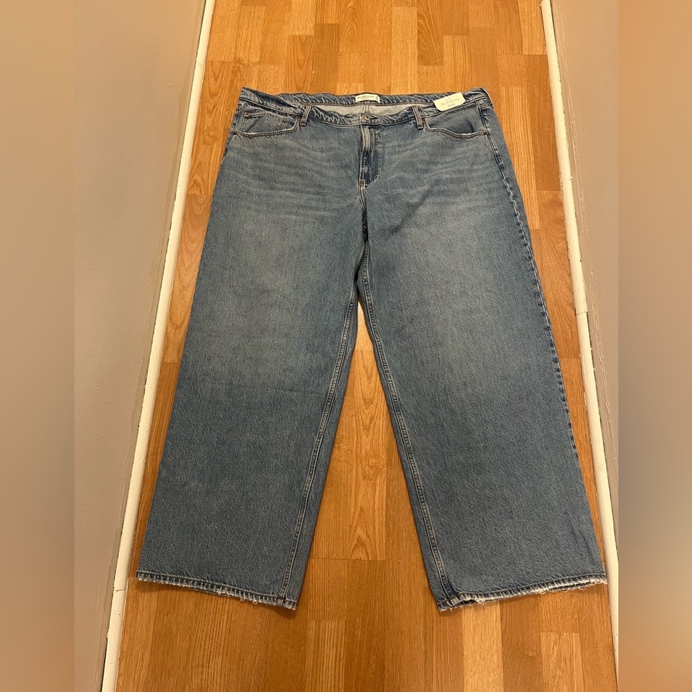 Abercrombie & Fitch The Wide Leg Mid Rise Jeans - Size 36/22L - NWT